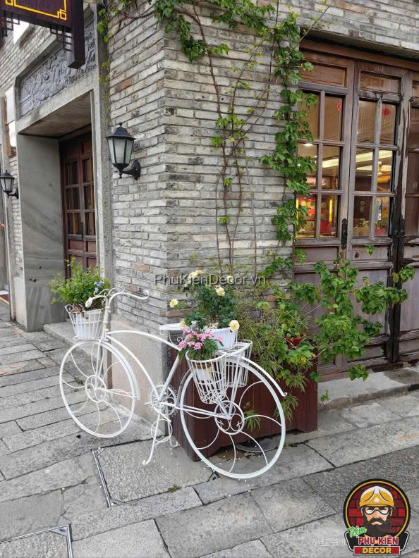 Xe đẹp sắt trang trí không gian ngoài trời, nâng tầm vẻ đẹp và phong cách Xe đẹp sắt trang trí không gian ngoài trời, nâng tầm vẻ đẹp và phong cách