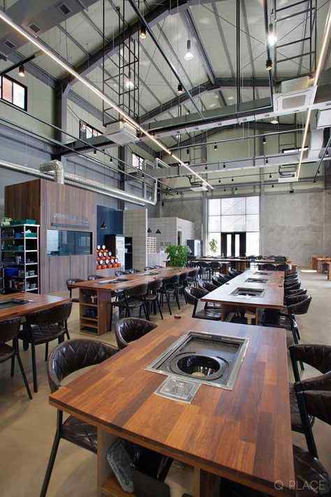 Đặt bàn ghế trong không gian nội thất quán Lẩu Đặt bàn ghế trong không gian nội thất quán Lẩu