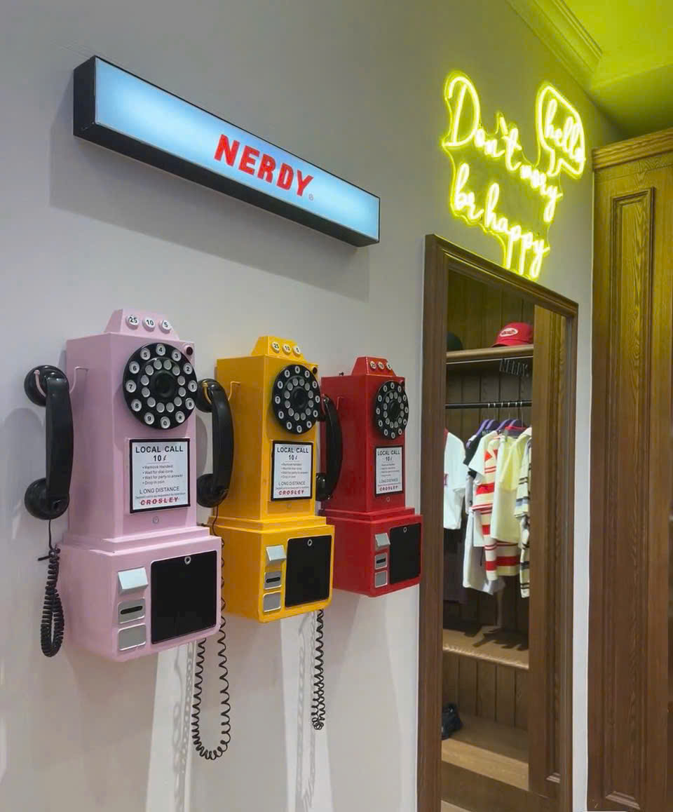 Điện Thoại Retro Tạo Không Gian Check-in Thêm Thu Hút Điện Thoại Retro Tạo Không Gian Check-in Thêm Thu Hút