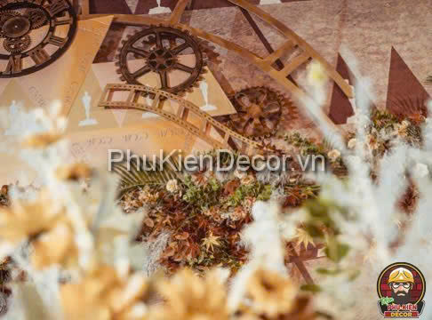 Backdrop Loft hiện đại với đồng hồ và báng răng lớn, làm nổi bật không gian wedding Backdrop Loft hiện đại với đồng hồ và báng răng lớn, làm nổi bật không gian wedding