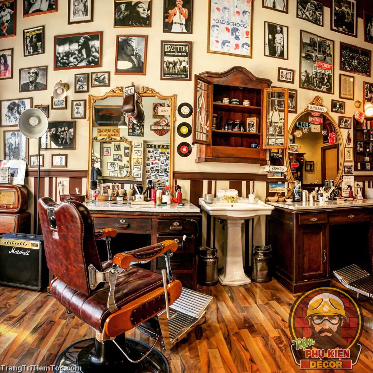 Những món đồ decor cho barber shop mang phong cách mạnh mẽ tăng thêm sự độc đáo và thu hút Những món đồ decor cho barber shop mang phong cách mạnh mẽ tăng thêm sự độc đáo và thu hút