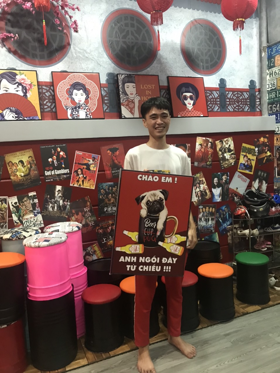 Đôn thùng phuy trang trí cho Quán, rất ấn tượng và sinh động Đôn thùng phuy trang trí cho Quán, rất ấn tượng và sinh động