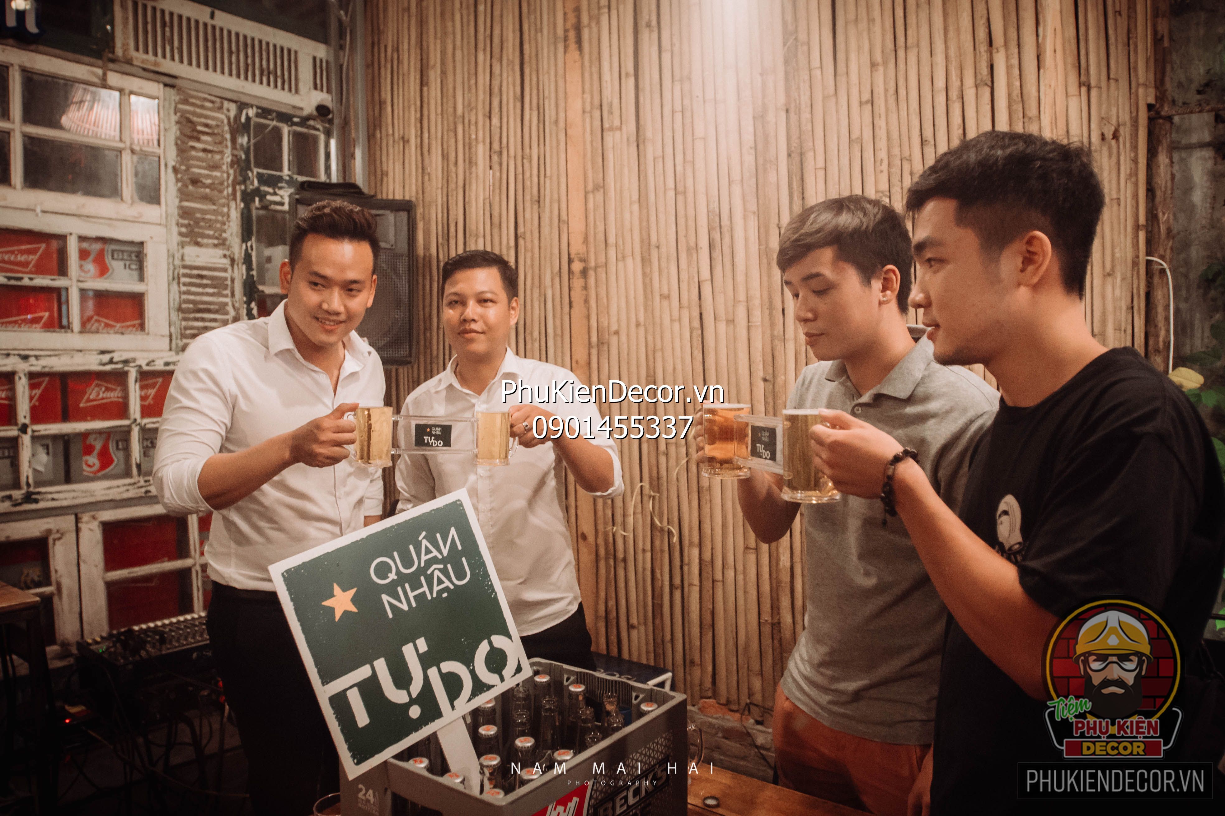 Tạo không khí tập thể vui vẻ tại Quán Bia, Nhà hàng, Karaoke bằng Ly uống Bia cho cặp đôi Tạo không khí tập thể vui vẻ tại Quán Bia, Nhà hàng, Karaoke bằng Ly uống Bia cho cặp đôi