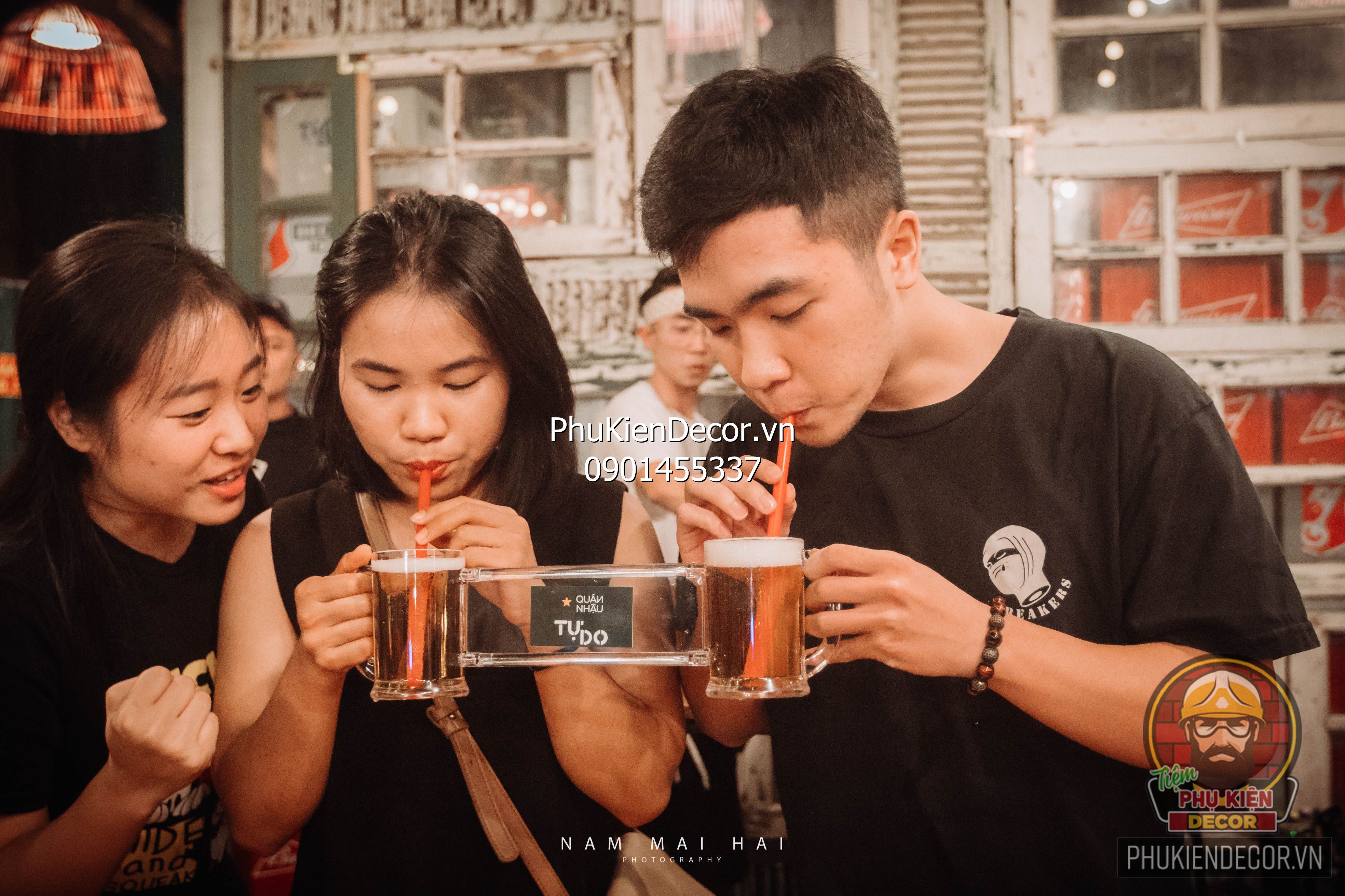 Uống mỗi người 1 ly là xưa rồi, giờ là xu hướng của Ly uống bia đôi dành cho 2 người Uống mỗi người 1 ly là xưa rồi, giờ là xu hướng của Ly uống bia đôi dành cho 2 người