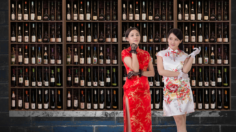 Sử dụng Decal Tủ rượu, dể trang trí giả Tiệm rượu theo phong cách Hồng Kong Sử dụng Decal Tủ rượu, dể trang trí giả Tiệm rượu theo phong cách Hồng Kong