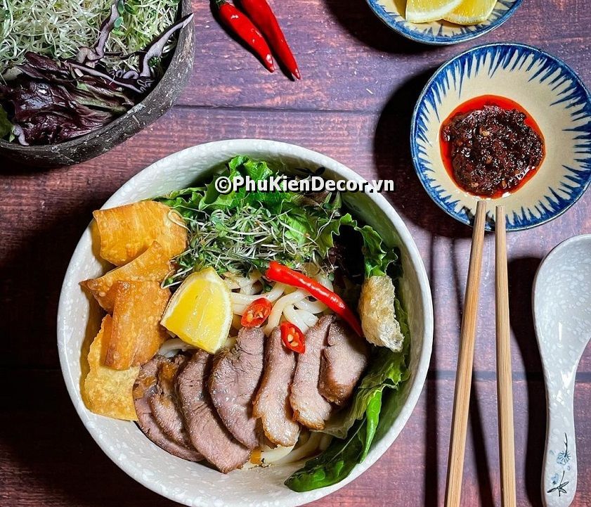 Tranh dán tường mí quảng - cao lầu nổi tiếng của xứ Quảng, phổ cổ Hội An xinh đẹp của Việt Nam Tranh dán tường mí quảng - cao lầu nổi tiếng của xứ Quảng, phổ cổ Hội An xinh đẹp của Việt Nam