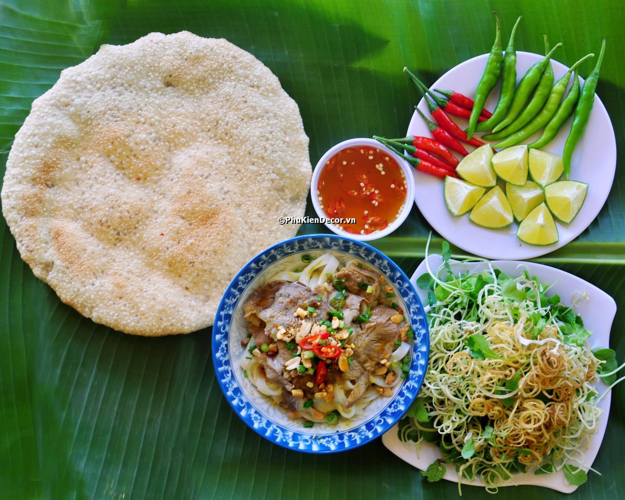 Tranh dán tường mí quảng - cao lầu nổi tiếng của xứ Quảng, phổ cổ Hội An xinh đẹp của Việt Nam Tranh dán tường mí quảng - cao lầu nổi tiếng của xứ Quảng, phổ cổ Hội An xinh đẹp của Việt Nam