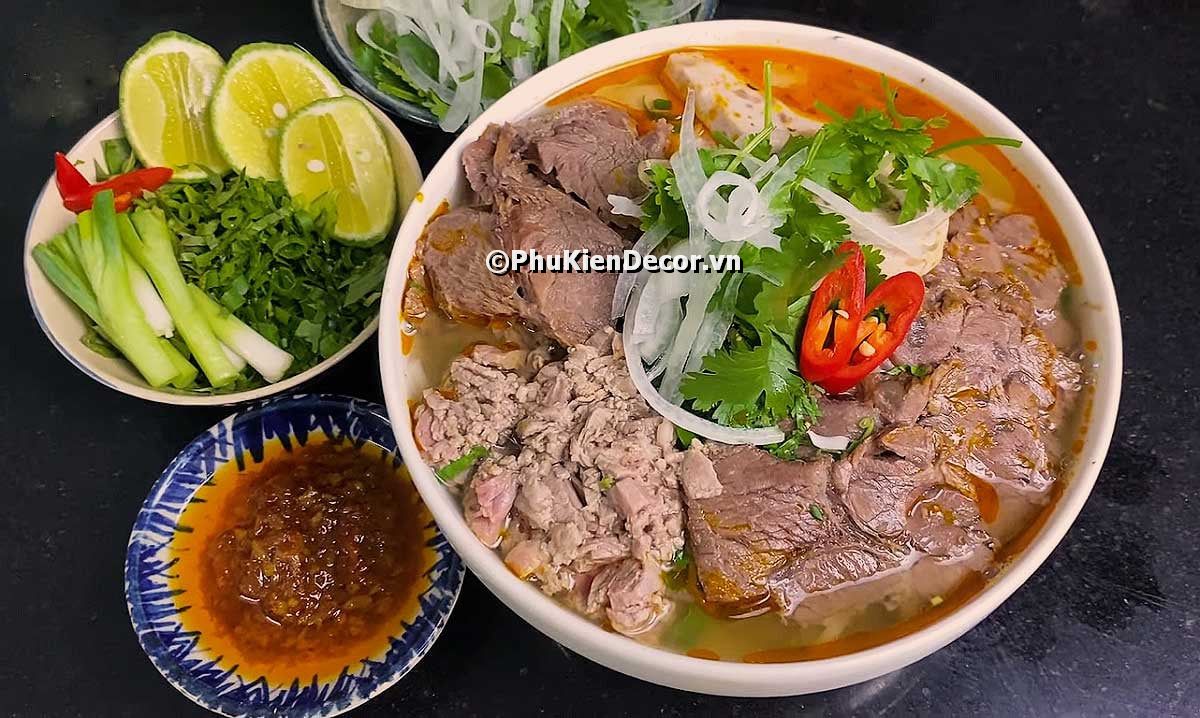 Tranh dán tường món bún bò thơm ngon, hấp dẫn, lôi cuốn thực khách thưởng thức Tranh dán tường món bún bò thơm ngon, hấp dẫn, lôi cuốn thực khách thưởng thức