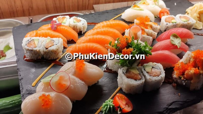 Tranh dán tường các món sushi tươi ngon hấp dẫn, tạo sự trải nghiệm tuyệt vời cả thị giác và vị giác Tranh dán tường các món sushi tươi ngon hấp dẫn, tạo sự trải nghiệm tuyệt vời cả thị giác và vị giác