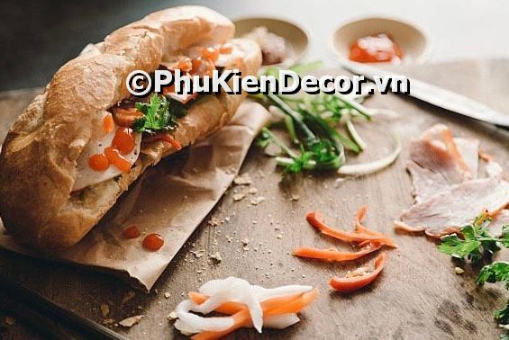 Tranh dán tường trang trí tiệm bánh mì đa dạng, đặc sắc, phong phú