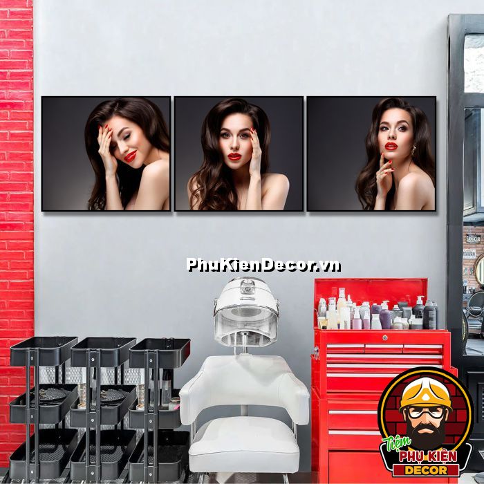 Tranh trang trí tiệm phun xăm đặc sắc, độc đáo, giàu tính nghệ thuật Tranh trang trí tiệm phun xăm đặc sắc, độc đáo, giàu tính nghệ thuật