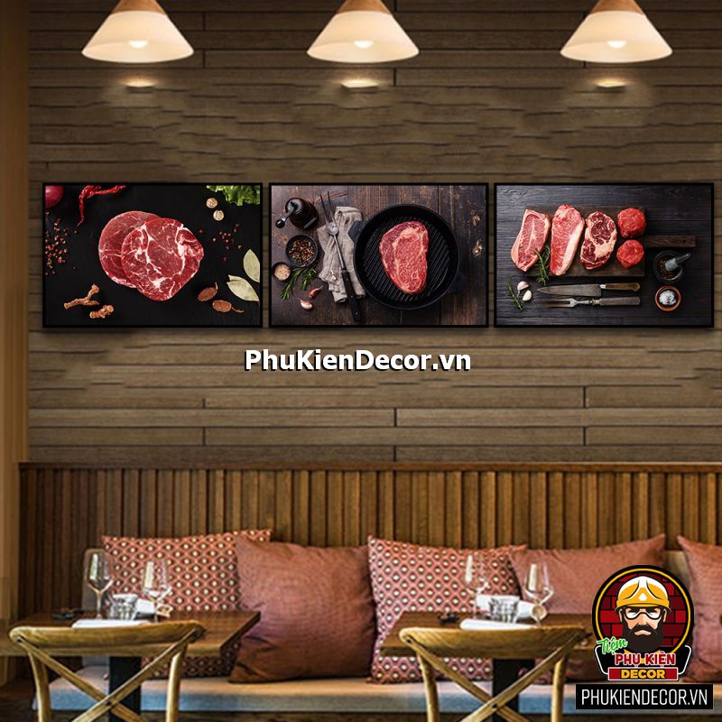 Tranh treo tường bộ 3 bức trang trí quán bò bít tết - bò nướng BBQ thơm ngon, lôi cuốn khách hàng trải nghiệm Tranh treo tường bộ 3 bức trang trí quán bò bít tết - bò nướng BBQ thơm ngon, lôi cuốn khách hàng trải nghiệm