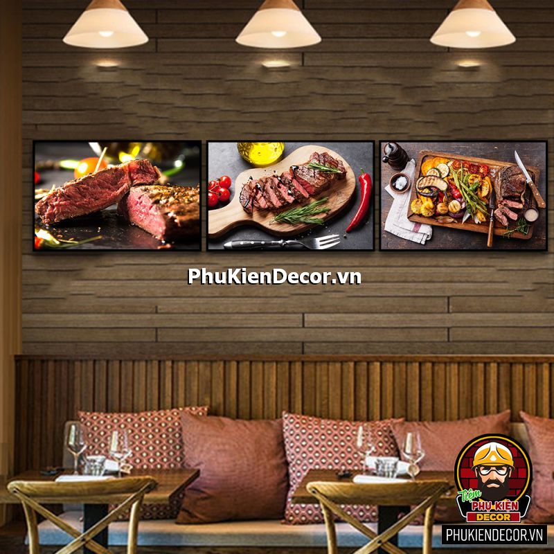 Tranh treo tường bộ 3 bức trang trí quán bò bít tết - bò nướng BBQ thơm ngon, lôi cuốn khách hàng trải nghiệm Tranh treo tường bộ 3 bức trang trí quán bò bít tết - bò nướng BBQ thơm ngon, lôi cuốn khách hàng trải nghiệm