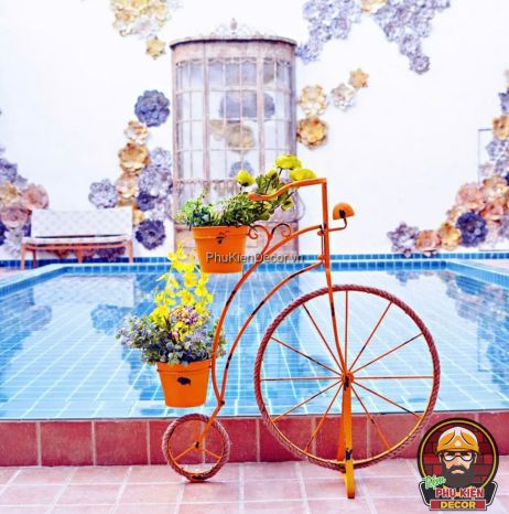 Xe đạp sắt trang trí không gian ngoài trời độc lạ Xe đạp sắt trang trí không gian ngoài trời độc lạ