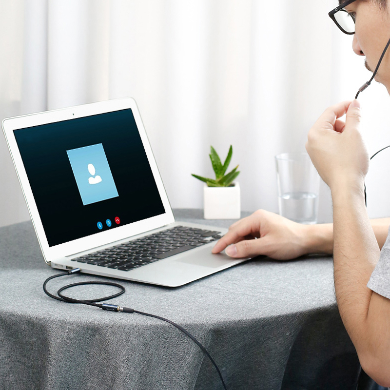 Cáp âm thanh nối dài 3.5mm 3 khấc dài 2M Ugreen 40675 Cáp âm thanh nối dài 3.5mm 3 khấc dài 2M Ugreen 40675