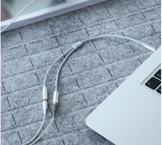 Cáp âm thanh chia mic và audio Ugreen 30618 Cáp âm thanh chia mic và audio Ugreen 30618