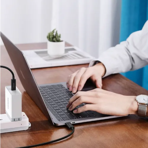 Cáp Thunderbolt 4 dài 0.8m hỗ trợ 8k + PD100w + truyền data 40Gbps Ugreen 30389