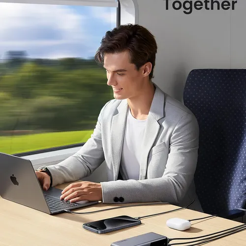 Pin sạc dự phòng dùng cho điện thoại 20000mAh Li-ion Ugreen 35524B PB721