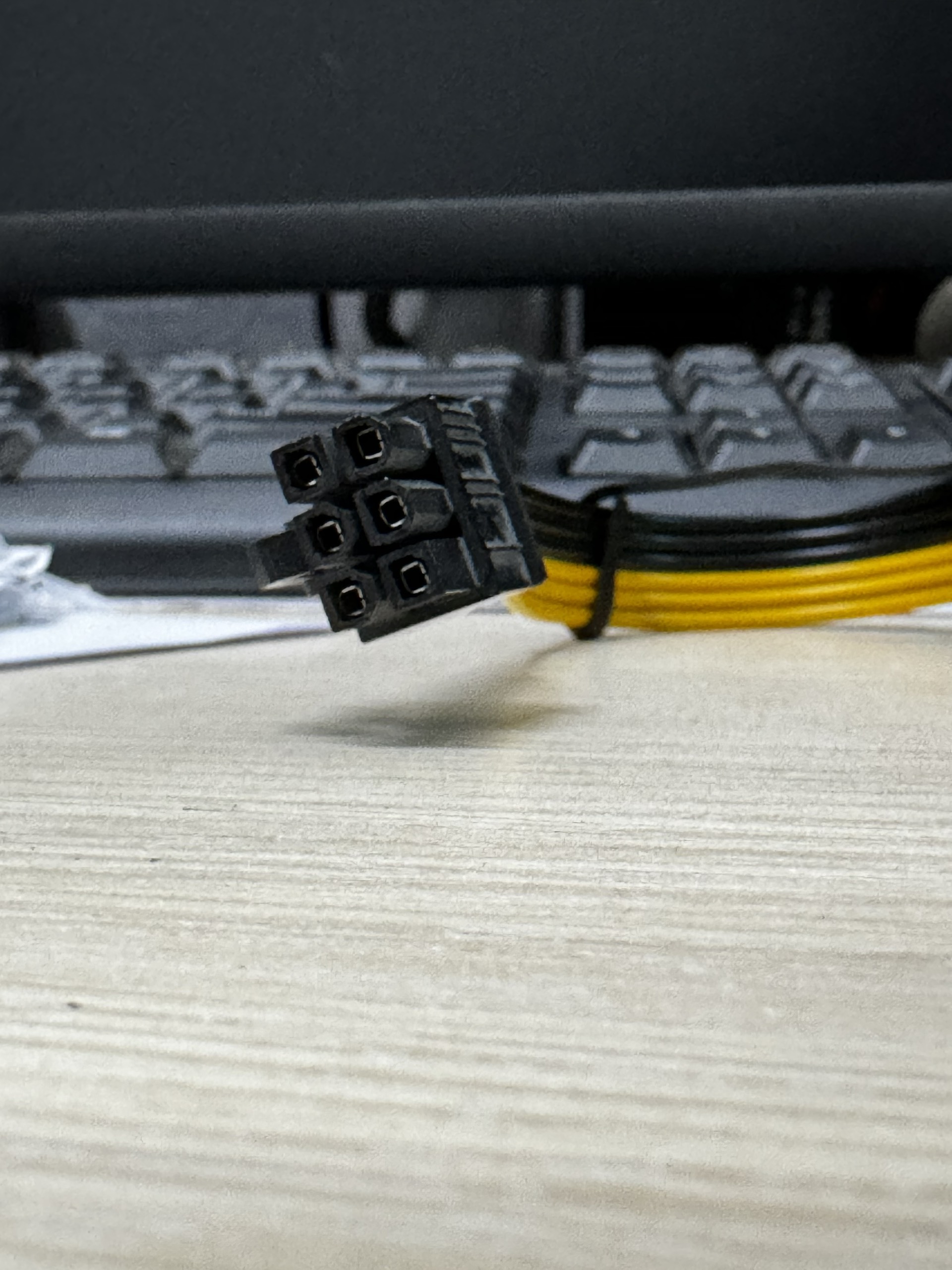 Cáp nguồn card đồ họa 4 pin sang 6 pin dài 18cm Cáp nguồn card đồ họa 4 pin sang 6 pin dài 18cm