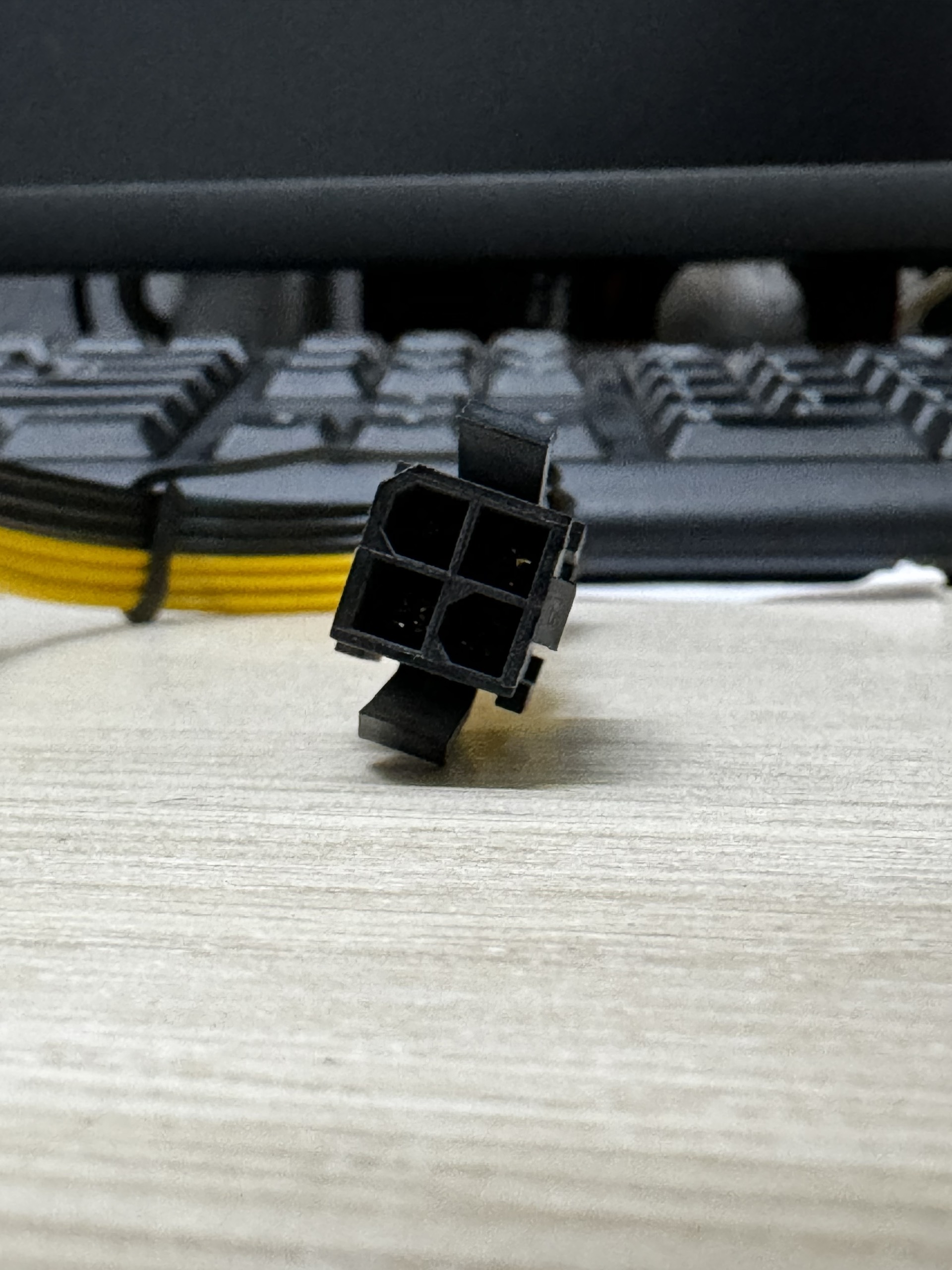 Cáp nguồn card đồ họa 4 pin sang 6 pin dài 18cm Cáp nguồn card đồ họa 4 pin sang 6 pin dài 18cm