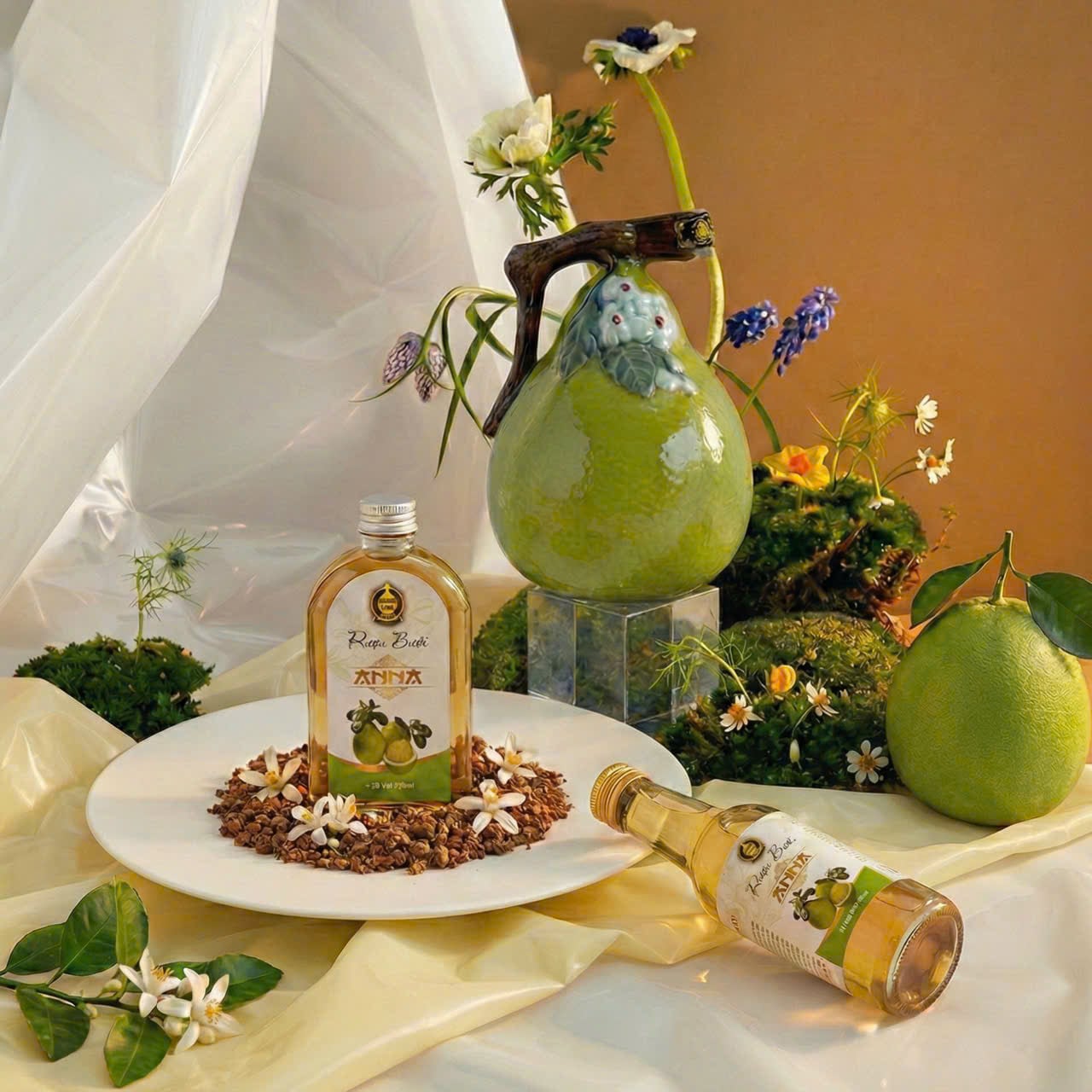 Rượu bưởi Tân Triều được làm từ những trái bưởi hảo hạng của Tân Bình, Đồng Nai, kết hợp sản xuất truyền thống và hiện đại, mang đến hương vị ngọt thanh, thơm mát tuyệt hảo. Rượu bưởi Tân Triều được làm từ những trái bưởi hảo hạng của Tân Bình, Đồng Nai, kết hợp sản xuất truyền thống và hiện đại, mang đến hương vị ngọt thanh, thơm mát tuyệt hảo.