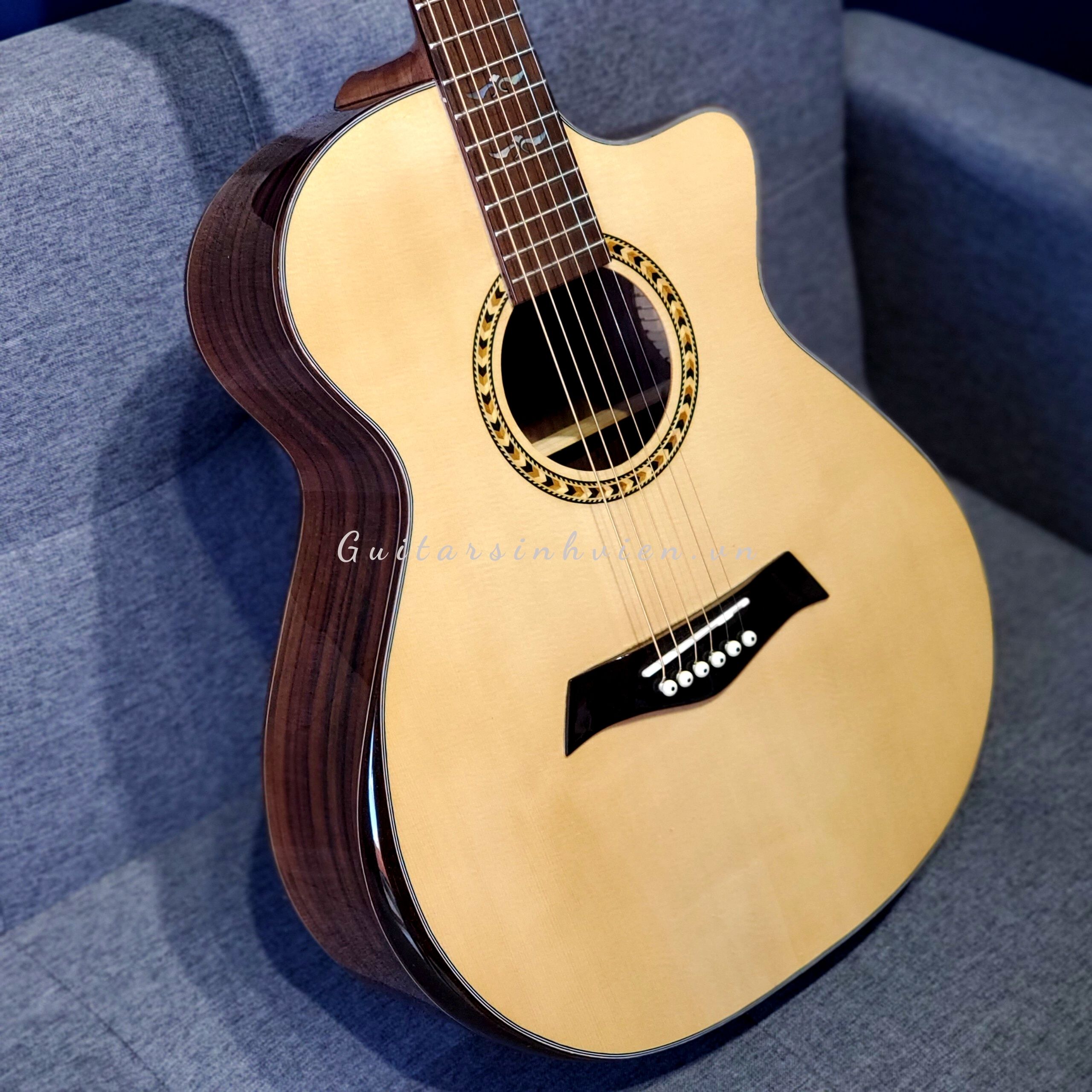 Đàn guitar acoustic Việt Nam custom cao cấp V5 Đàn guitar acoustic Việt Nam custom cao cấp V5