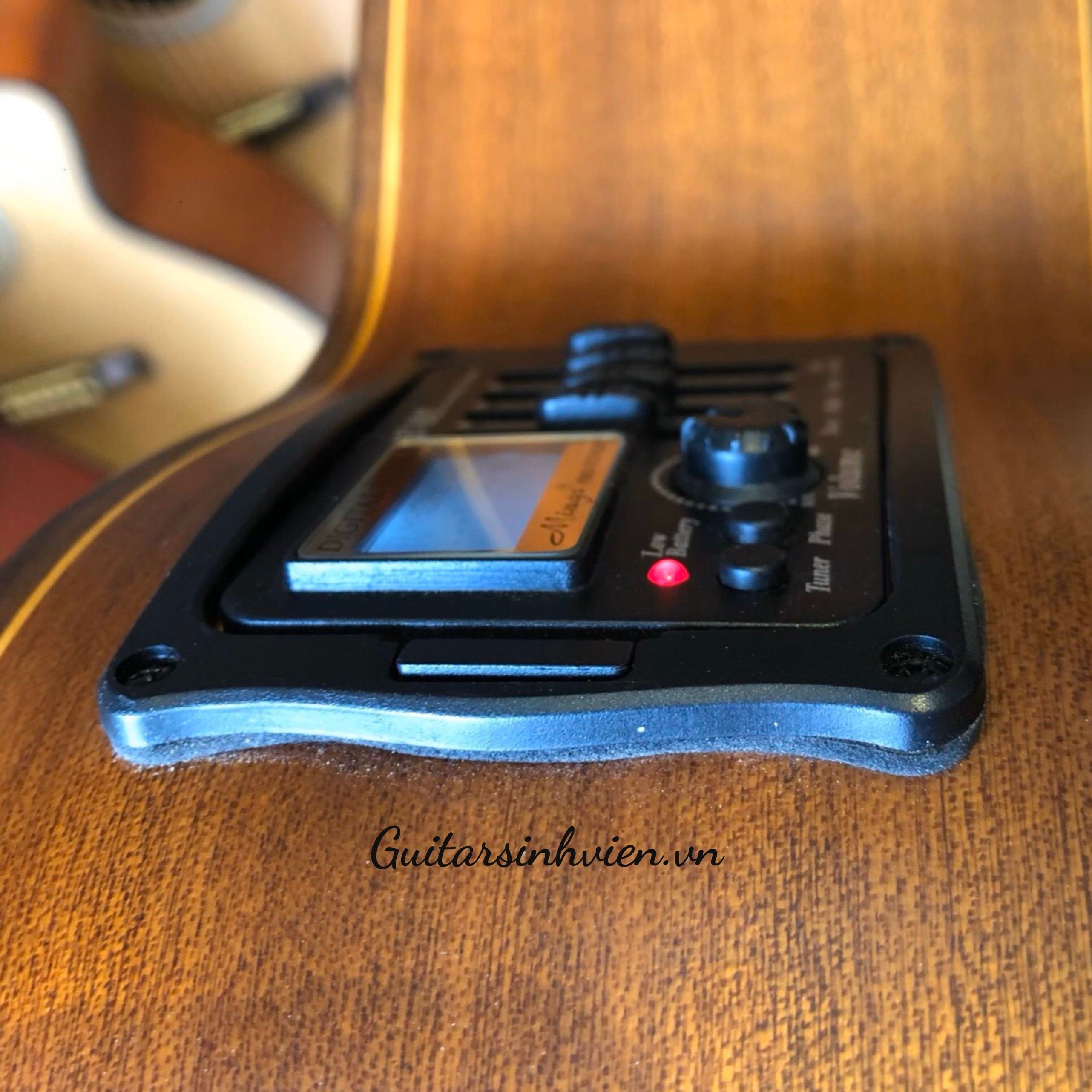 Lắp EQ đàn guitar EQ MET B12 chính hãng  Lắp EQ đàn guitar EQ MET B12 chính hãng