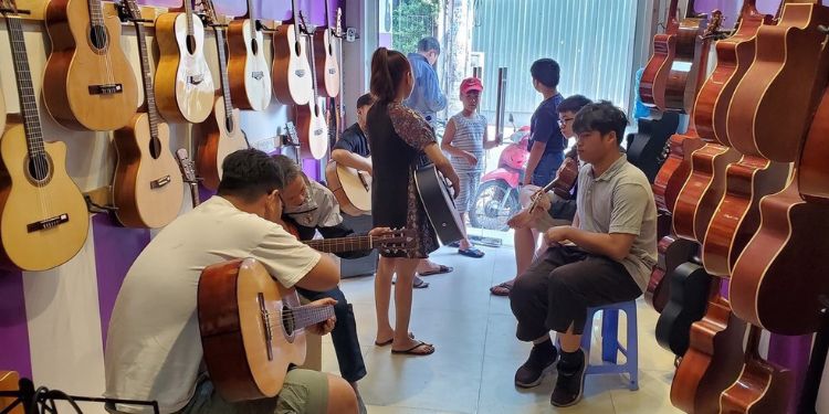 Mua đàn guitar giá rẻ ở TP HCM Mua đàn guitar giá rẻ ở TP HCM