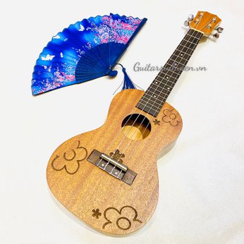 Đàn ukulele size concert hình hoa UKU23