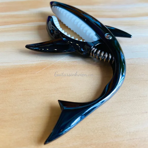 Capo hình cá mập Shack capo GC002