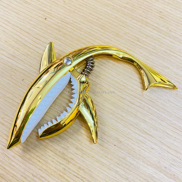 Capo hình cá mập Shack capo GC002