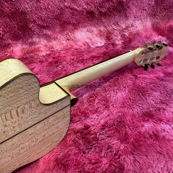Đàn guitar classic thùng mỏng như đàn "Chí Tài" cao cấp SV-C6