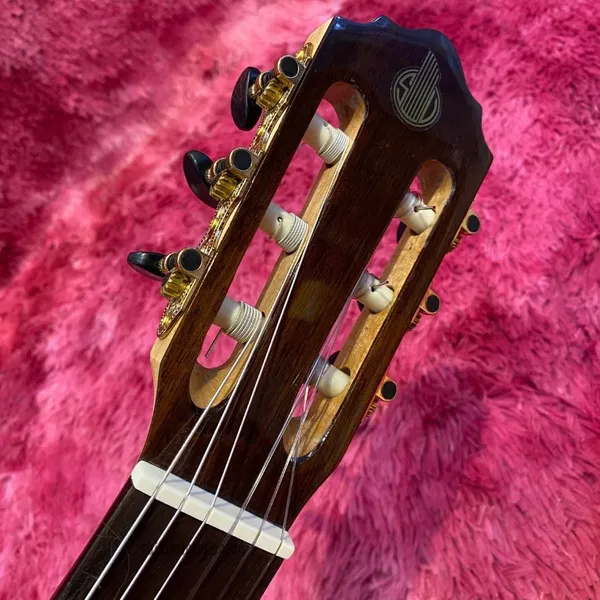 Đàn guitar classic thùng mỏng như đàn "Chí Tài" cao cấp SV-C6