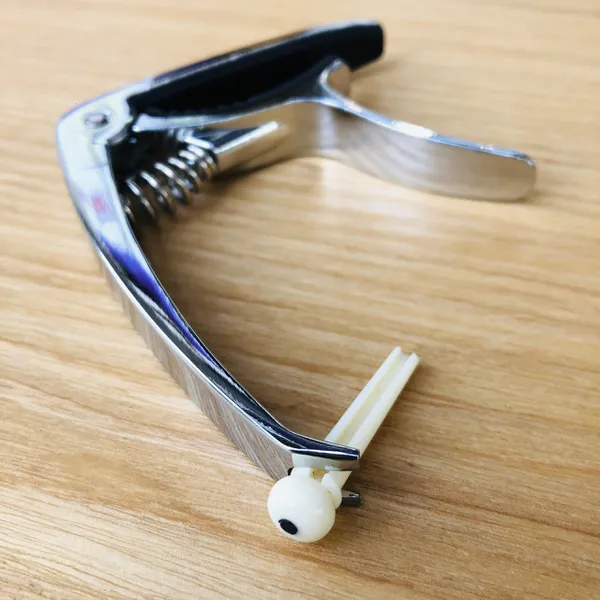 Capo đàn guitar có móc tháo chốt ghim CP2