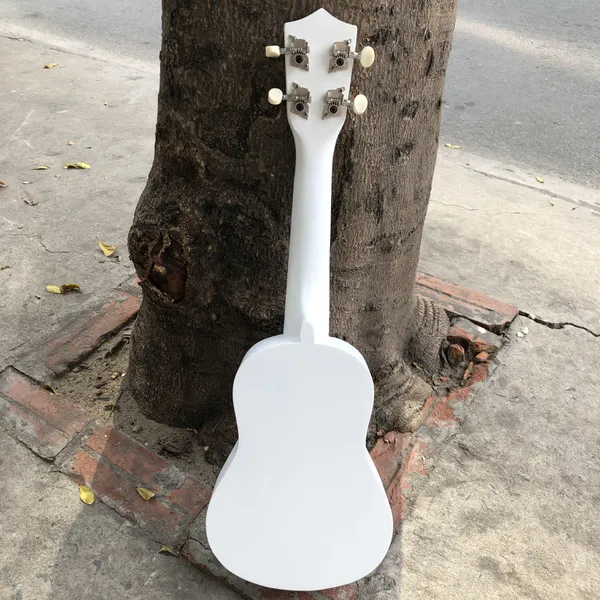 Đàn ukulele soparo màu trắng đáng yêu
