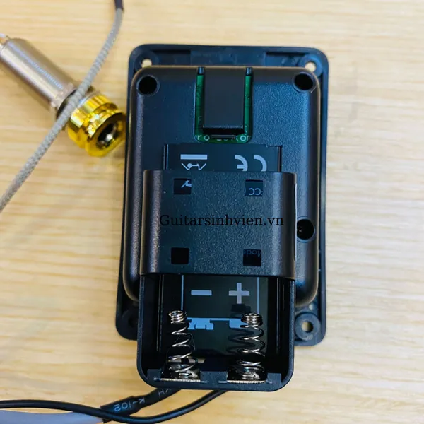 Lắp EQ Fishman clásica III 201 chính hãng