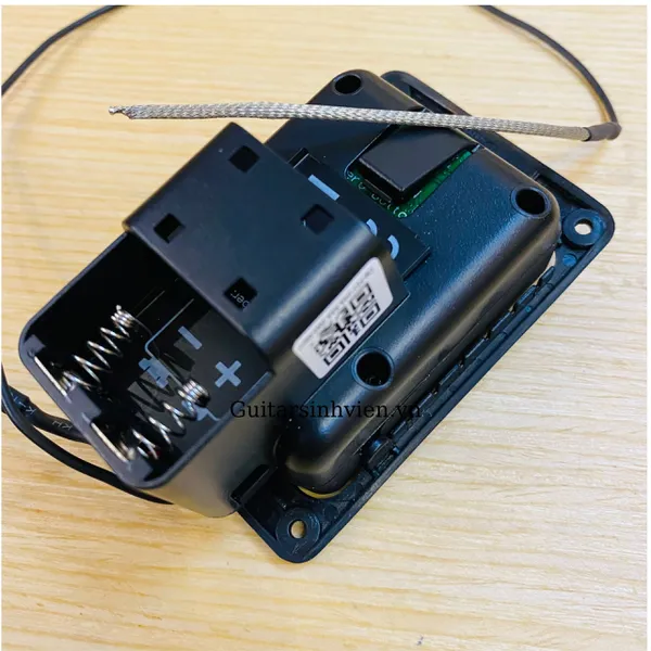 Lắp EQ Fishman clásica III 201 chính hãng