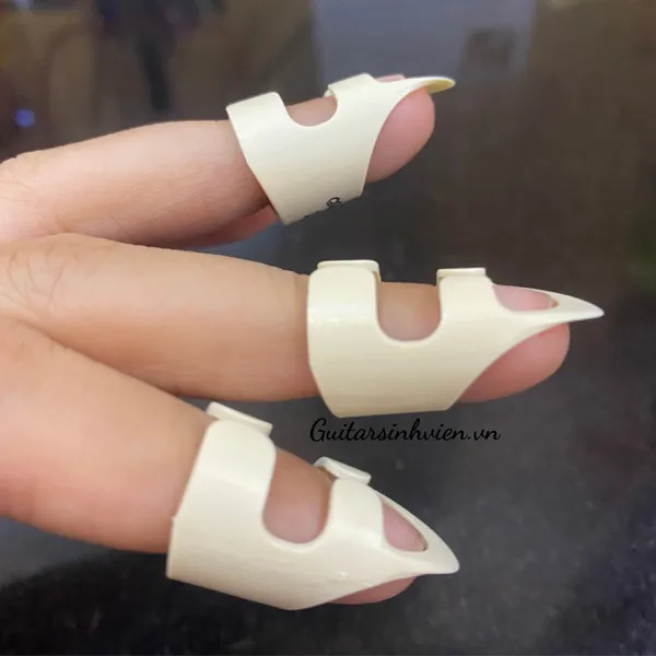 Móng giả gãy đàn Alice