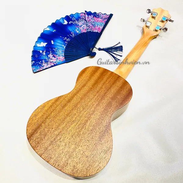 Đàn ukulele size concert hình hoa UKU23