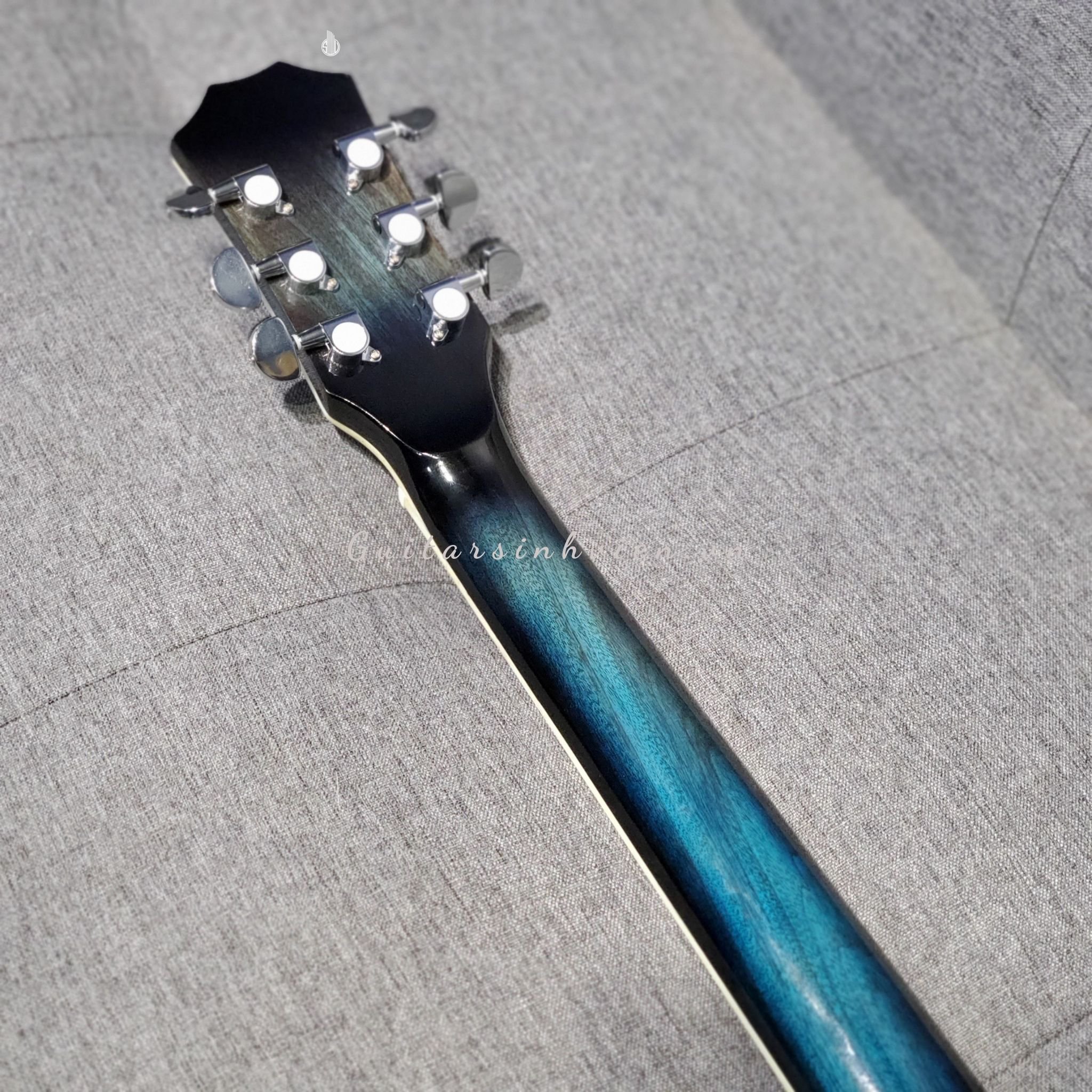 Guitar acoustic màu xanh dương