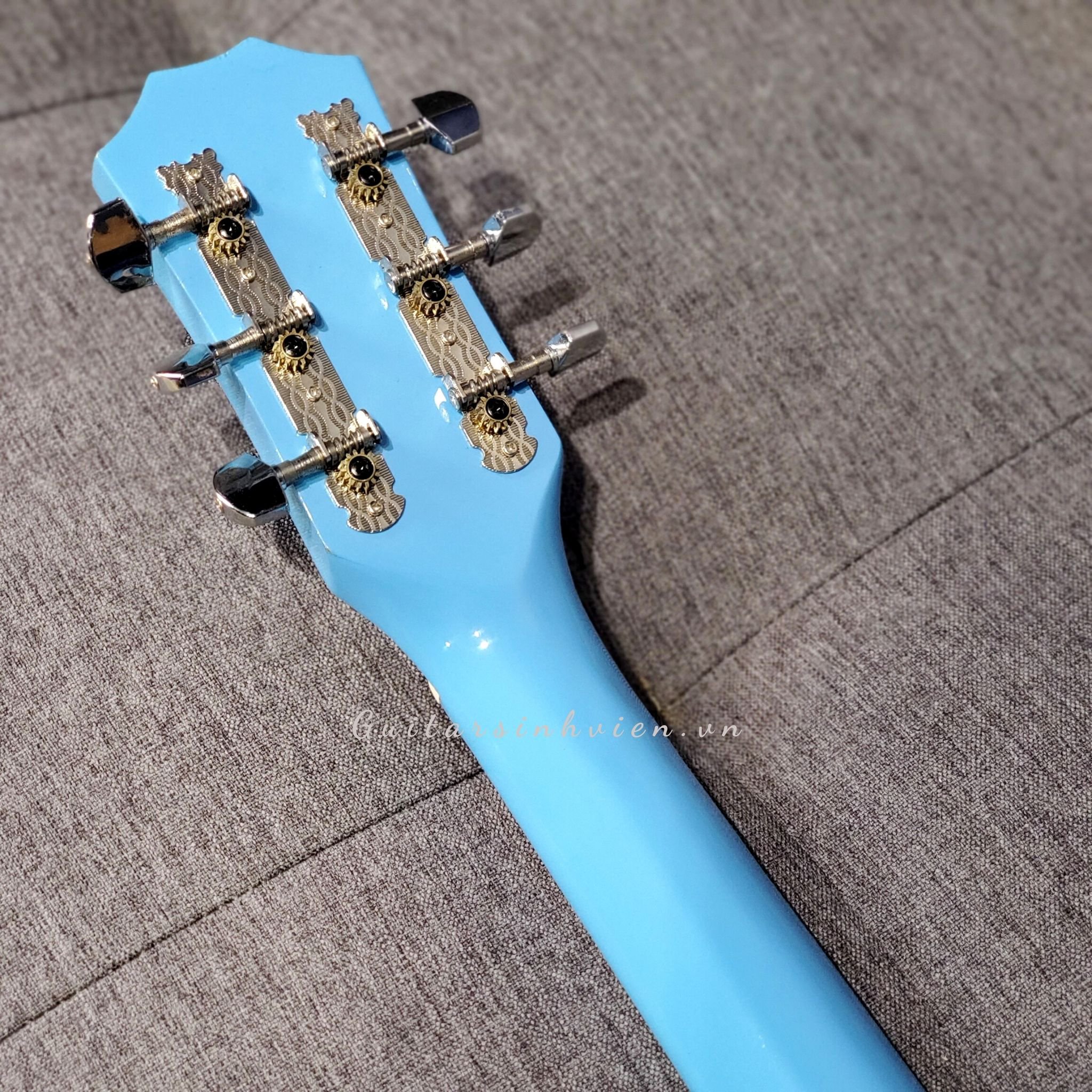 Guitar màu xanh dương