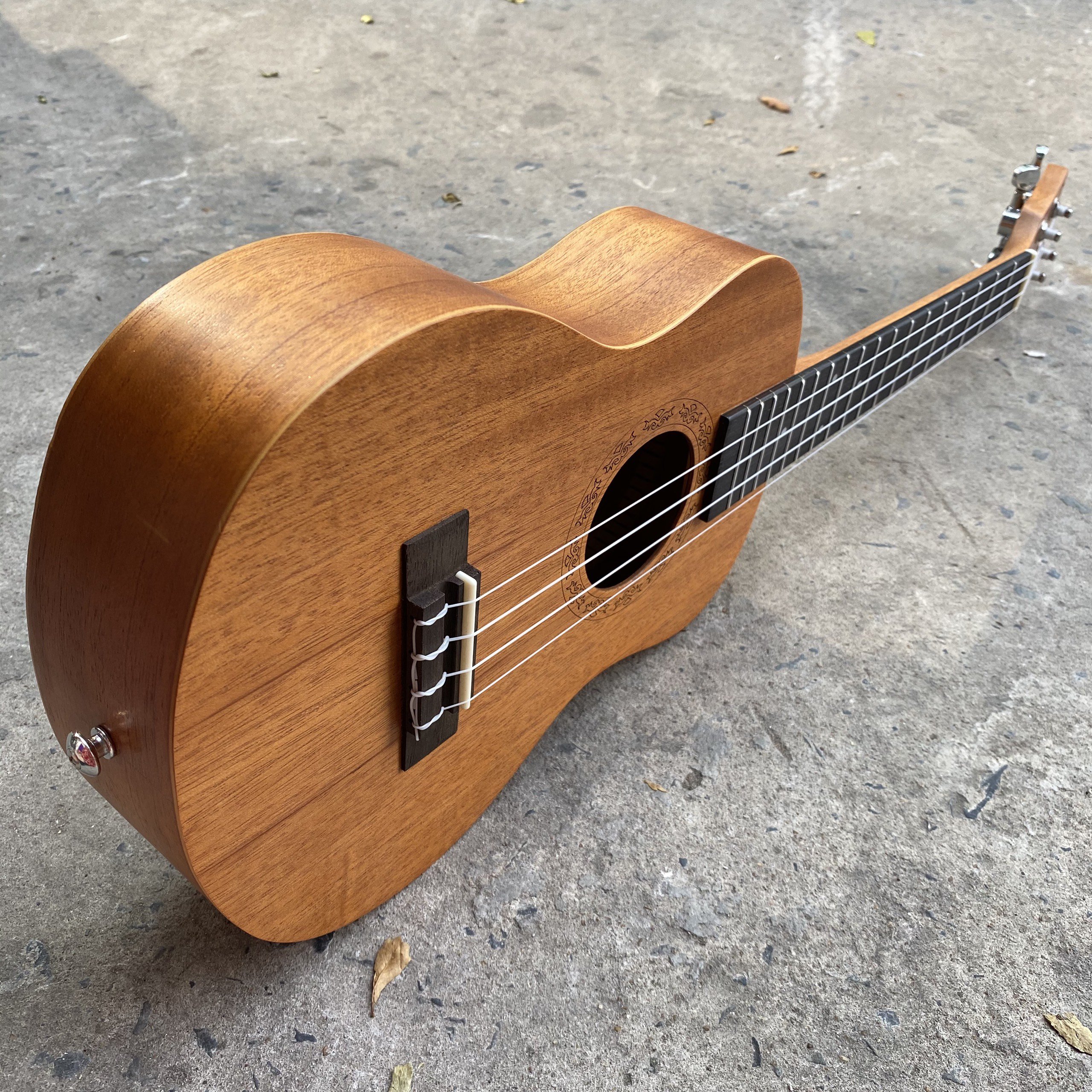 Đàn ukulele size tenor gỗ mahogany chất lượng - Giá sinh viên tại HCM