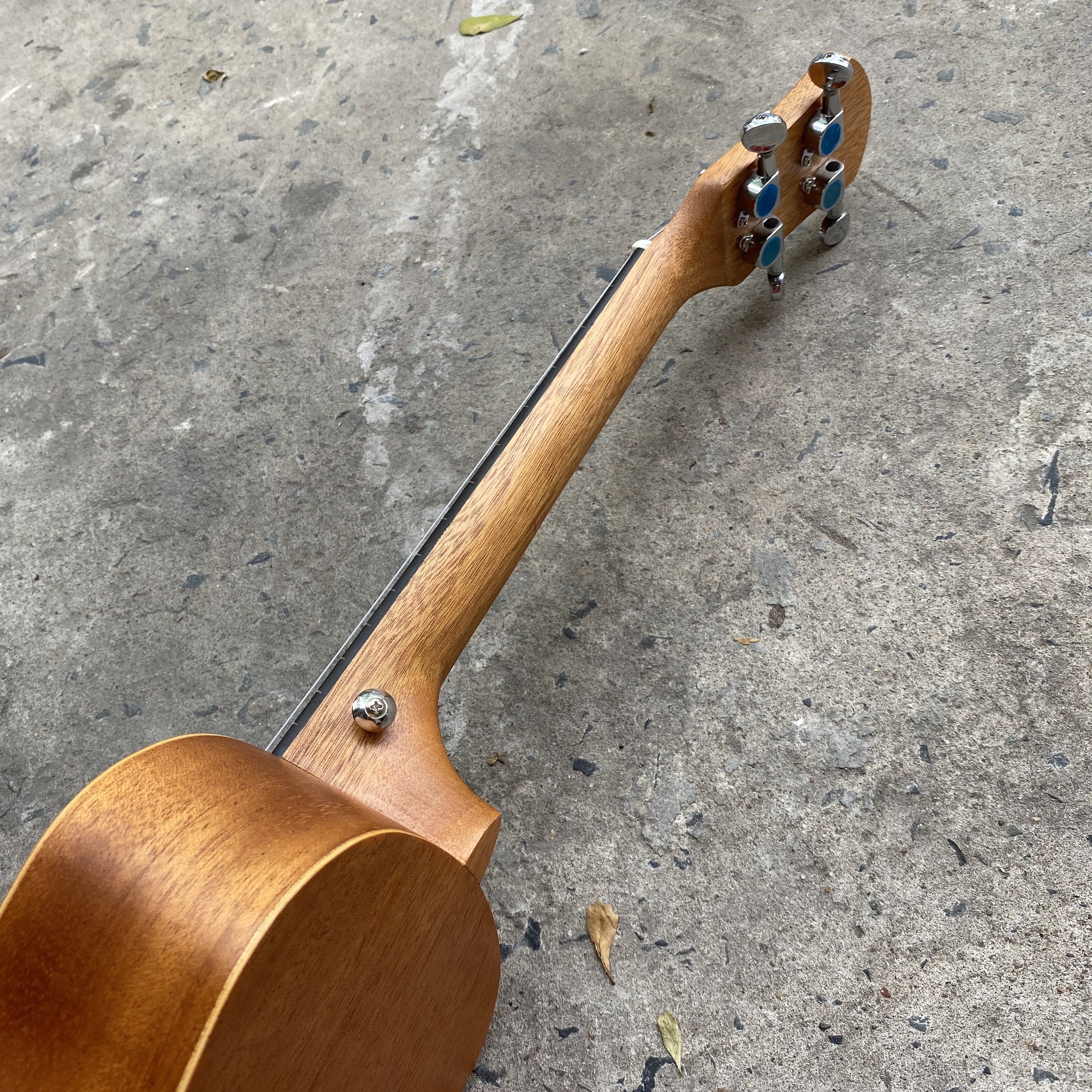 Đàn ukulele size tenor gỗ mahogany chất lượng - Giá sinh viên tại HCM
