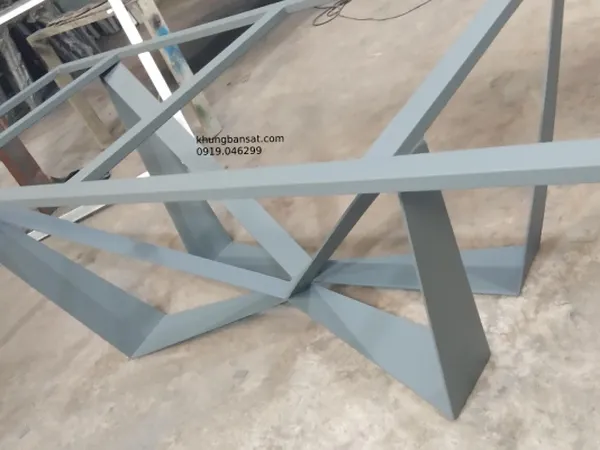 Chân sắt bàn ăn: PV-BA01