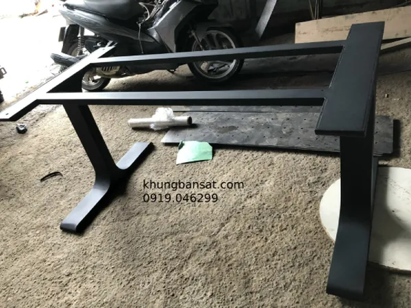 Chân sắt bàn ăn: PV-BA05