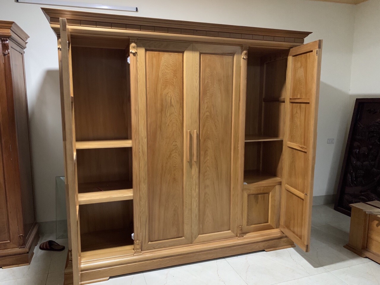 Tủ gỗ Ngọc am tại Long An