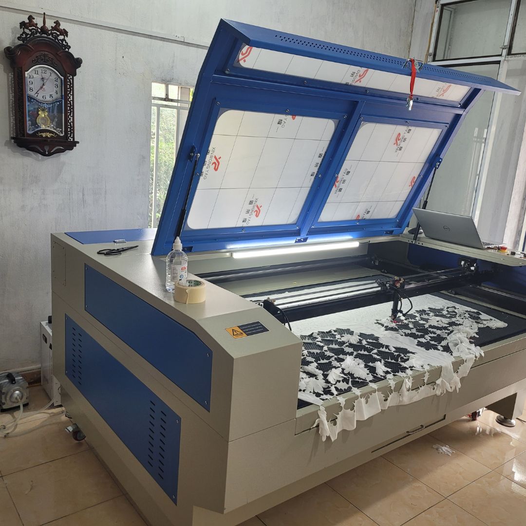 Máy cắt khắc laser 1390 là gì? Vì sao làm biển hiệu quảng cáo nên đầu tư dòng máy này? Máy cắt khắc laser 1390 là gì? Vì sao làm biển hiệu quảng cáo nên đầu tư dòng máy này?