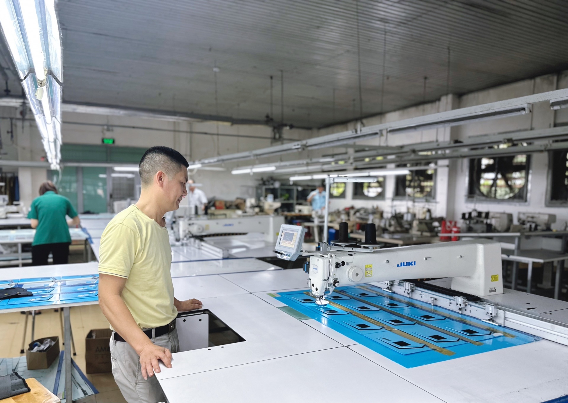 Máy Cắt Rập Giấy - Giải Pháp Tối Ưu Cho Ngành May Mặc & Thiết Kế Máy Cắt Rập Giấy - Giải Pháp Tối Ưu Cho Ngành May Mặc & Thiết Kế