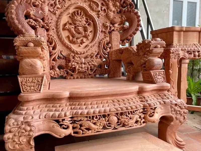 Ghế đỉnh rồng trạm trổ tinh xảo
