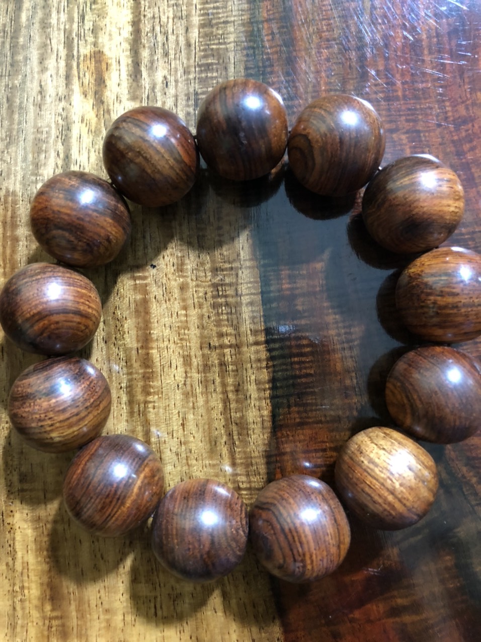 Vòng tay phong thủy đồ gỗ cao cấp